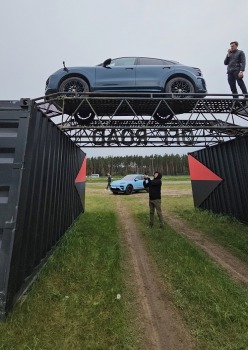Travelnews.lv piedalās jaudīgā «Porsche Off-Road Experience» pasākumā, kas notiek sporta kompleksā «333» 29