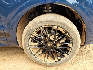 Travelnews.lv piedalās jaudīgā «Porsche Off-Road Experience» pasākumā, kas notiek sporta kompleksā «333» 5