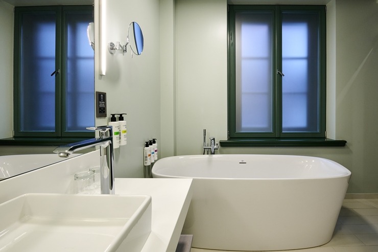 Skati Vecrīgas viesnīcas «Pullman Riga Old Town Hotel» telpas un jauno dizainu pēc renovācijas 377954