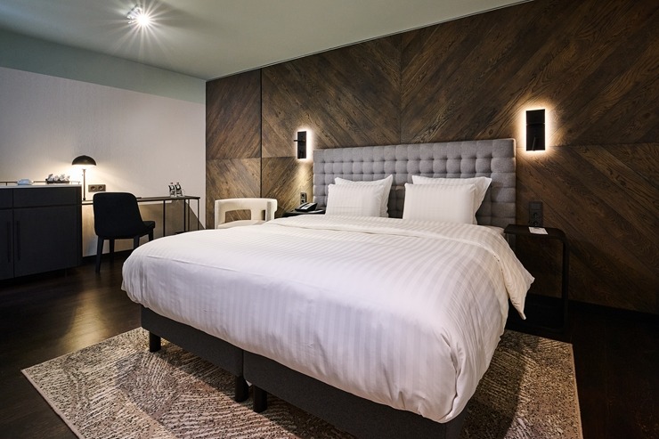 Skati Vecrīgas viesnīcas «Pullman Riga Old Town Hotel» telpas un jauno dizainu pēc renovācijas 377956