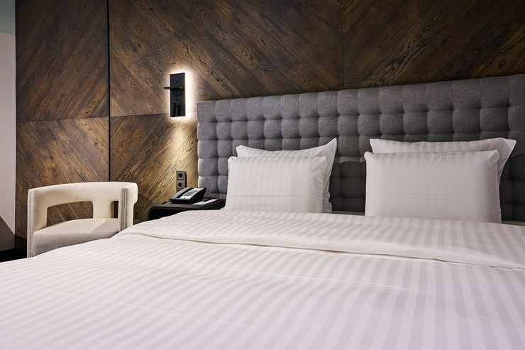 Skati Vecrīgas viesnīcas «Pullman Riga Old Town Hotel» telpas un jauno dizainu pēc renovācijas 377957
