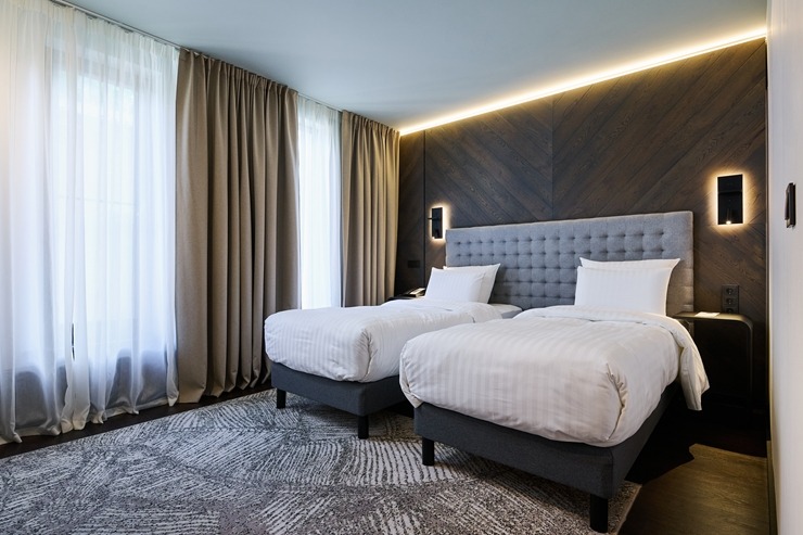 Skati Vecrīgas viesnīcas «Pullman Riga Old Town Hotel» telpas un jauno dizainu pēc renovācijas 377962