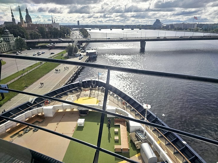 Rīgas ostā pirmoreiz ieradies vācu kompānijas «TUI Cruises» kruīza kuģis «Mein Schiff 3» 377998