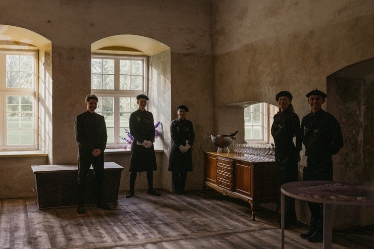 Eleganti, gardi un ar pārsteigumiem tiek svinēti «Nurmuižas Ražas svētki 2025». Foto: Kaspars Dobrovolskis 378140