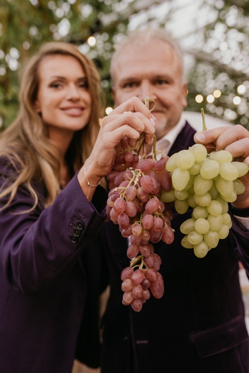 Eleganti, gardi un ar pārsteigumiem tiek svinēti «Nurmuižas Ražas svētki 2025». Foto: Kaspars Dobrovolskis 378157
