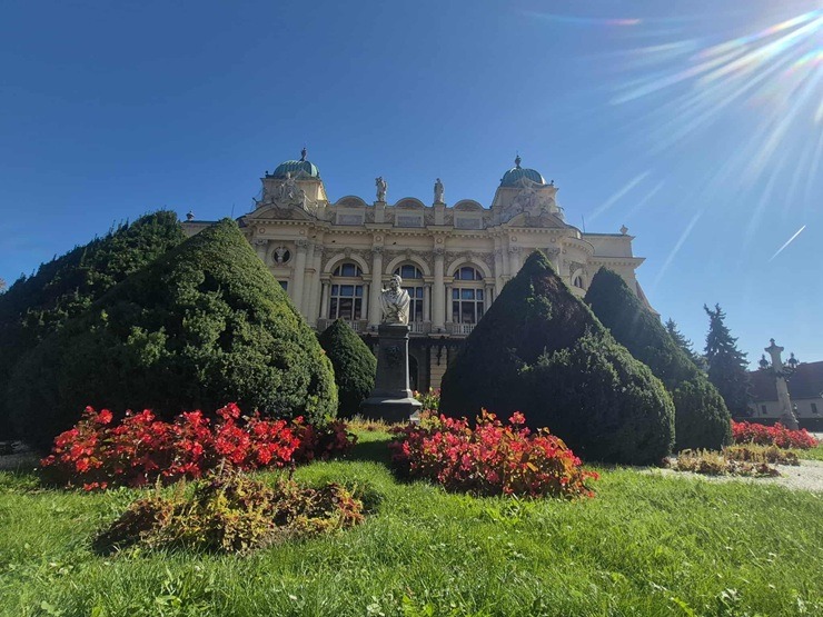 Travelnews.lv iejūk starp tūristiem un izbauda rudenīgo Krakovu 378209