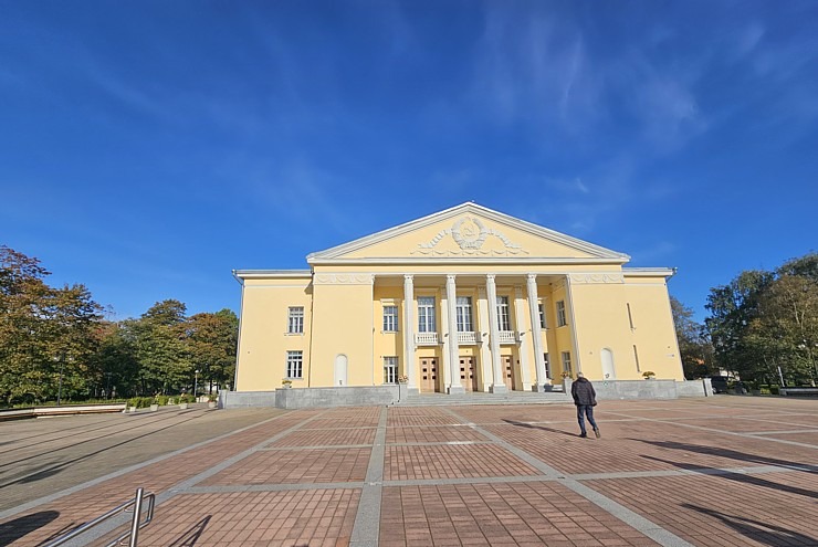 Nr.4 Apmeklējam Kohtla-Jerves Degakmens muzeju un īpašu kultūras namu no 1952.gada. Sadarbībā ar «Active Travel» un Idaviru 378495