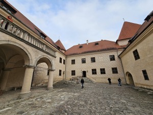 Ar jauno «MG Cyberster» apceļojam Bauskas pili sadarbībā ar «Autobrava» 12