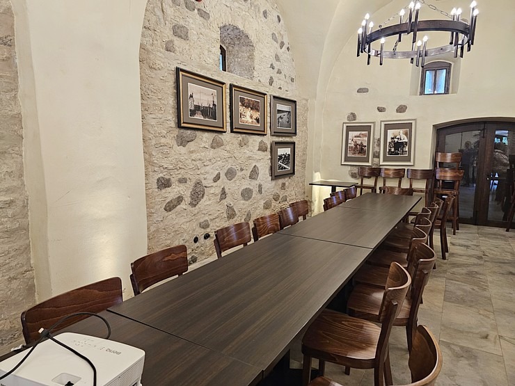 Apmeklējam Mētaguses muižas kompleksu, restorānu «Rosen» un spa viesnīcu «Von Roden spa». Sadarbībā «Active Travel» un Idaviru 378690