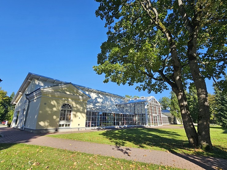 Apmeklējam Mētaguses muižas kompleksu, restorānu «Rosen» un spa viesnīcu «Von Roden spa». Sadarbībā «Active Travel» un Idaviru 378696