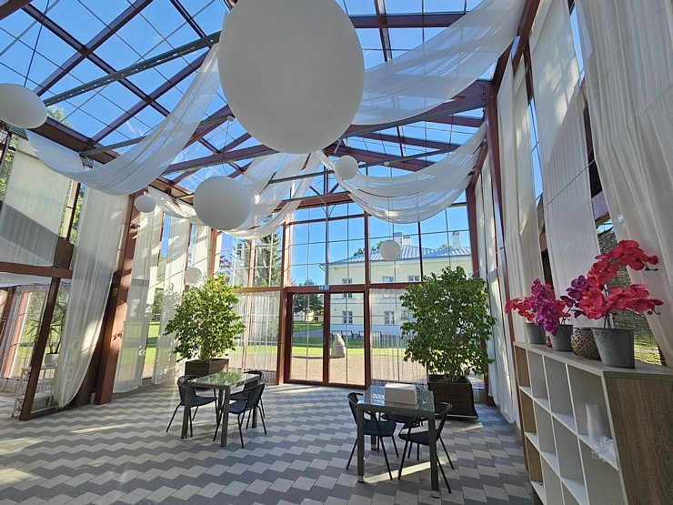 Apmeklējam Mētaguses muižas kompleksu, restorānu «Rosen» un spa viesnīcu «Von Roden spa». Sadarbībā «Active Travel» un Idaviru 378700