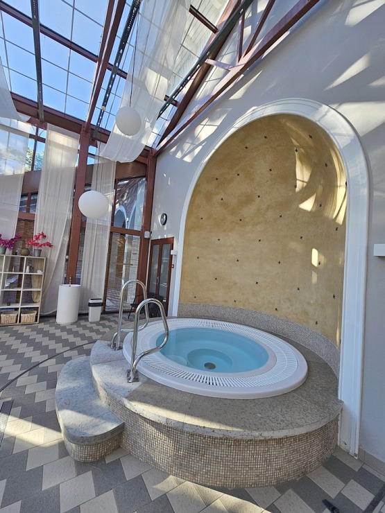 Apmeklējam Mētaguses muižas kompleksu, restorānu «Rosen» un spa viesnīcu «Von Roden spa». Sadarbībā «Active Travel» un Idaviru 378702