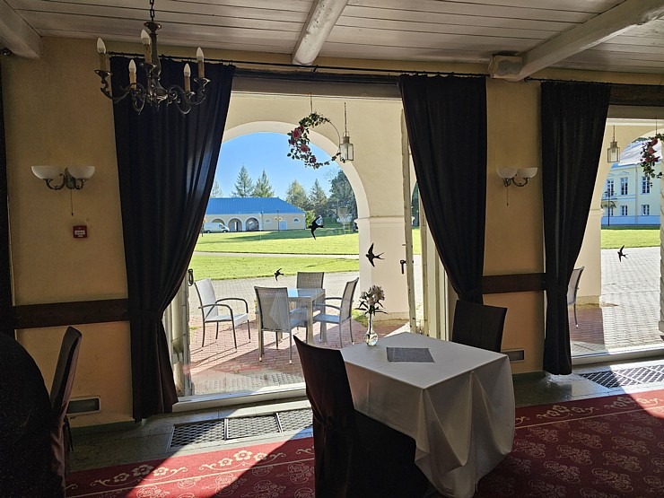Apmeklējam Mētaguses muižas kompleksu, restorānu «Rosen» un spa viesnīcu «Von Roden spa». Sadarbībā «Active Travel» un Idaviru 378706