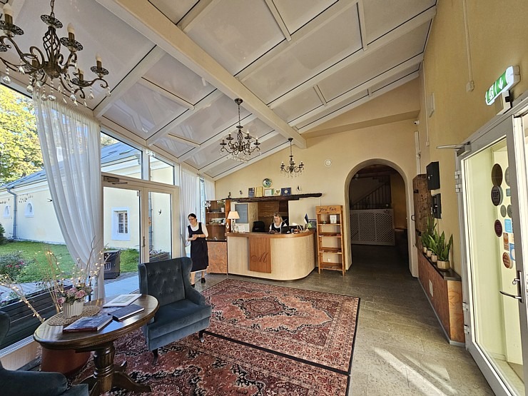 Apmeklējam Mētaguses muižas kompleksu, restorānu «Rosen» un spa viesnīcu «Von Roden spa». Sadarbībā «Active Travel» un Idaviru 378709