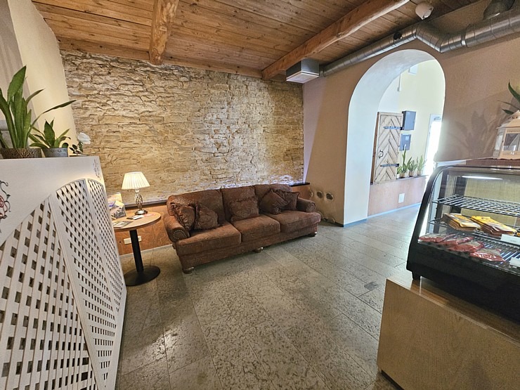 Apmeklējam Mētaguses muižas kompleksu, restorānu «Rosen» un spa viesnīcu «Von Roden spa». Sadarbībā «Active Travel» un Idaviru 378710