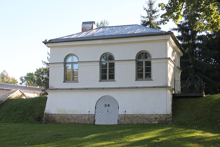 Apmeklējam Mētaguses muižas kompleksu, restorānu «Rosen» un spa viesnīcu «Von Roden spa». Sadarbībā «Active Travel» un Idaviru 378720