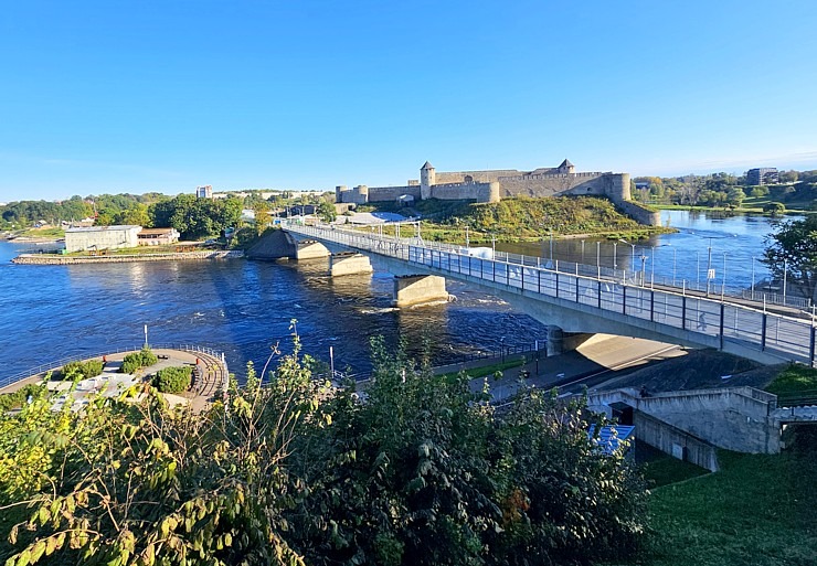 Nr.12 Aplūkojam Igaunijas - Krievijas robežu starp Narvu un Ivangorodu. Sadarbībā ar «Active Travel» un Idaviru Nr.12 Aplūkojam Igaunijas - Krievijas robežu starp Narvu un Ivangorodu. Sadarbībā ar «Active Travel» un Idaviru 378819