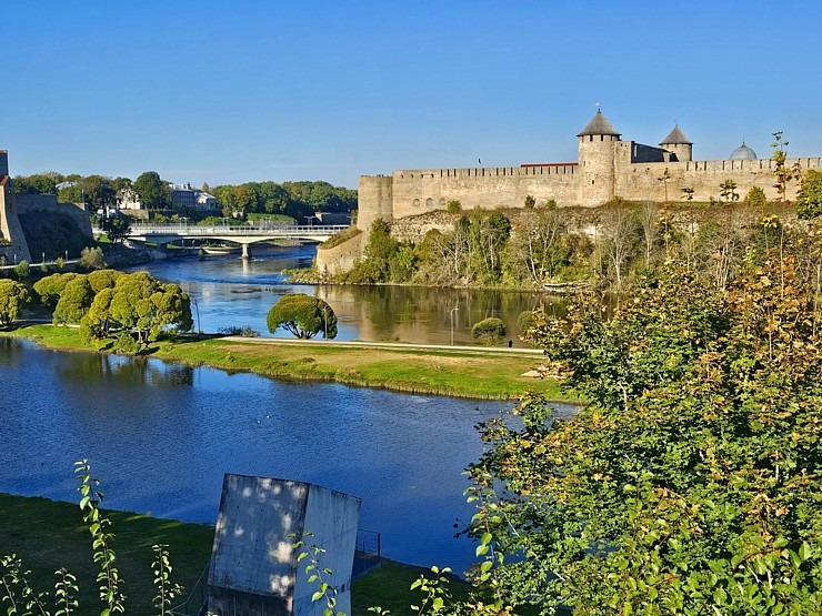 Nr.12 Aplūkojam Igaunijas - Krievijas robežu starp Narvu un Ivangorodu. Sadarbībā ar «Active Travel» un Idaviru Nr.12 Aplūkojam Igaunijas - Krievijas robežu starp Narvu un Ivangorodu. Sadarbībā ar «Active Travel» un Idaviru 378811