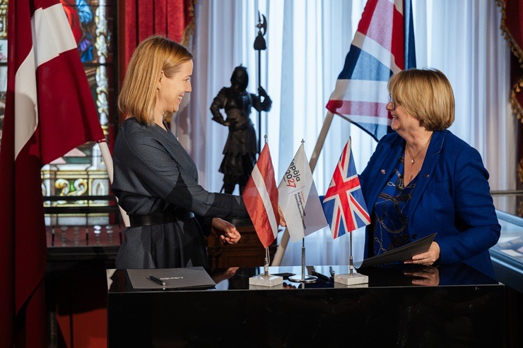 Parakstīts sadarbības memorands starp Liepāja 2027, Lielbritānijas vēstniecību Latvijā un British Council 378873