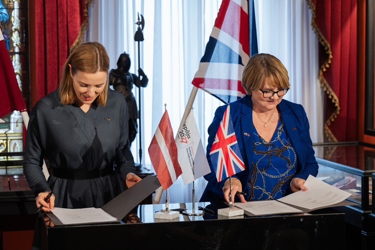 Parakstīts sadarbības memorands starp Liepāja 2027, Lielbritānijas vēstniecību Latvijā un British Council 378871