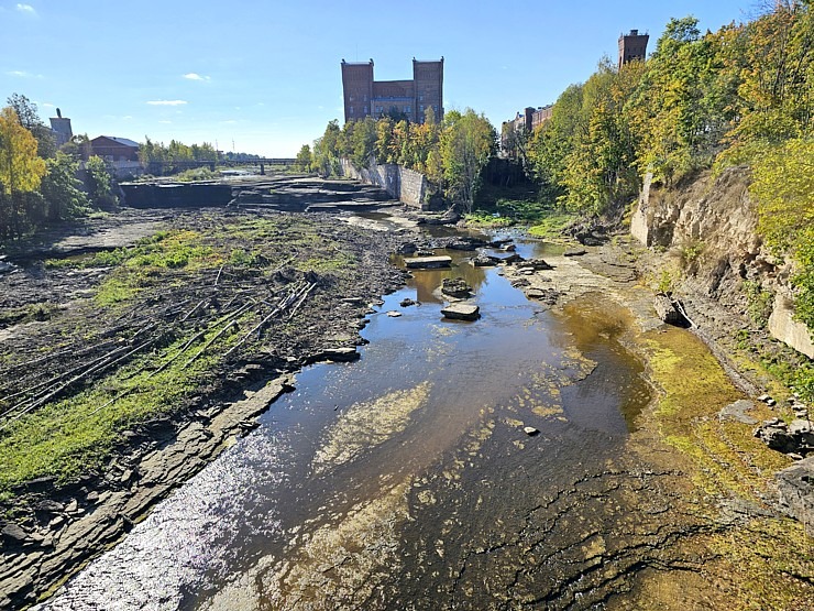 Apmeklējam iespaidīgās Krēnholmas manufaktūras celtnes Narvā un to vēsturi. Sadarbībā ar «Active Travel» un Idaviru Apmeklējam iespaidīgās Krēnholmas manufaktūras celtnes Narvā un to vēsturi. Sadarbībā ar «Active Travel» un Idaviru 378982