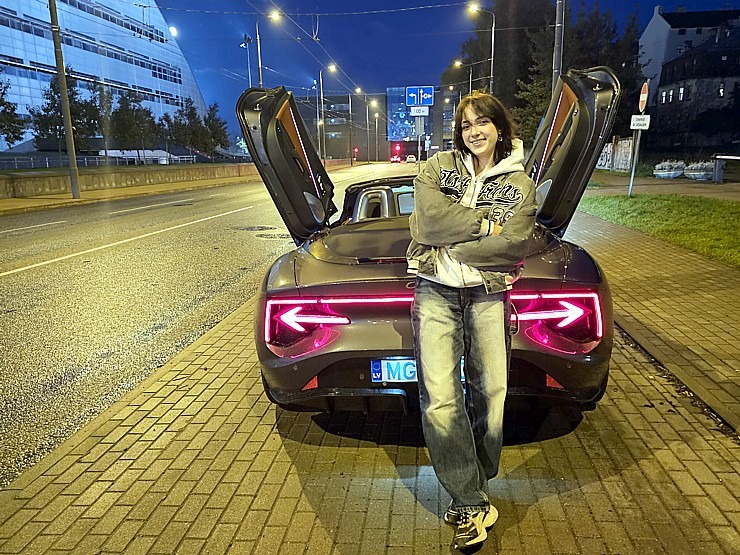 Ar jauno «MG Cyberster» viss ir citādi - braukšanas prieks un burvīgas emocijas. Sadarbībā ar auto centru AutoBrava Ar jauno «MG Cyberster» viss ir citādi - braukšanas prieks un burvīgas emocijas. Sadarbībā ar auto centru AutoBrava 379245