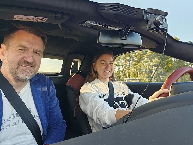 Ar jauno «MG Cyberster» viss ir citādi - braukšanas prieks un burvīgas emocijas. Sadarbībā ar auto centru AutoBrava Ar jauno «MG Cyberster» viss ir citādi - braukšanas prieks un burvīgas emocijas. Sadarbībā ar auto centru AutoBrava 379225
