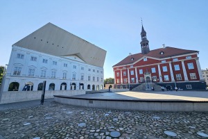 Iepazīstam Narvas Rātsnamu un pilsētu, kurā krievu valoda skan biežāk nekā igauņu. Sadarbībā ar «Active Travel» un Idaviru 2