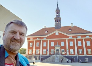 Iepazīstam Narvas Rātsnamu un pilsētu, kurā krievu valoda skan biežāk nekā igauņu. Sadarbībā ar «Active Travel» un Idaviru 4