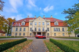 Sadarbībā ar auto nomu «SIXT Latvija» (Opel Frontera 27 eiro dienā) apceļojam Mālpils muižu 2