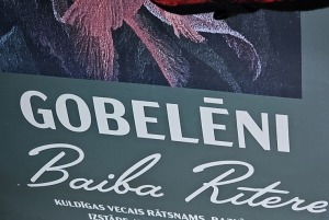 Apmeklējam tekstilmākslinieci Baibu Rīteri ļoti skaistā Saldus novada viensētā, kur tiek austi unikāli gobolēni 18