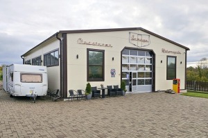 Apmeklējam Milzkalnes «Classic Car & Motorcycle Garage» muzeju Tukuma novadā 1