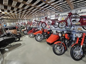 Apmeklējam Milzkalnes «Classic Car & Motorcycle Garage» muzeju Tukuma novadā 21