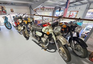 Apmeklējam Milzkalnes «Classic Car & Motorcycle Garage» muzeju Tukuma novadā 25