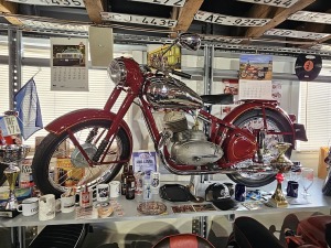 Apmeklējam Milzkalnes «Classic Car & Motorcycle Garage» muzeju Tukuma novadā 28