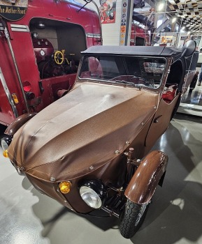 Apmeklējam Milzkalnes «Classic Car & Motorcycle Garage» muzeju Tukuma novadā 30