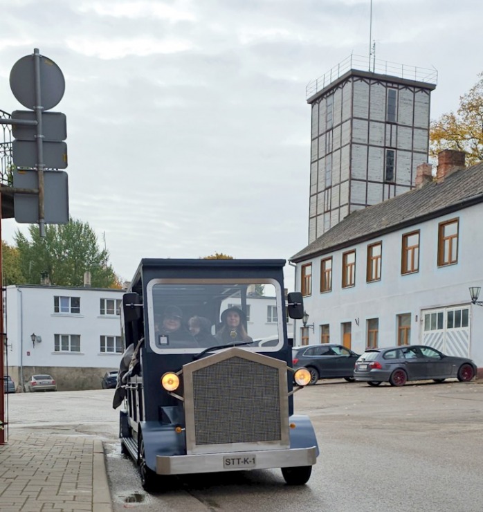 «Kandavas vīna nams» piedāvā izbraucienus ar retro auto «Zīle» – 12 vietīgu auto audio gida pavadījumā «Kandavas vīna nams» piedāvā izbraucienus ar retro auto «Zīle» – 12 vietīgu auto audio gida pavadījumā 379957