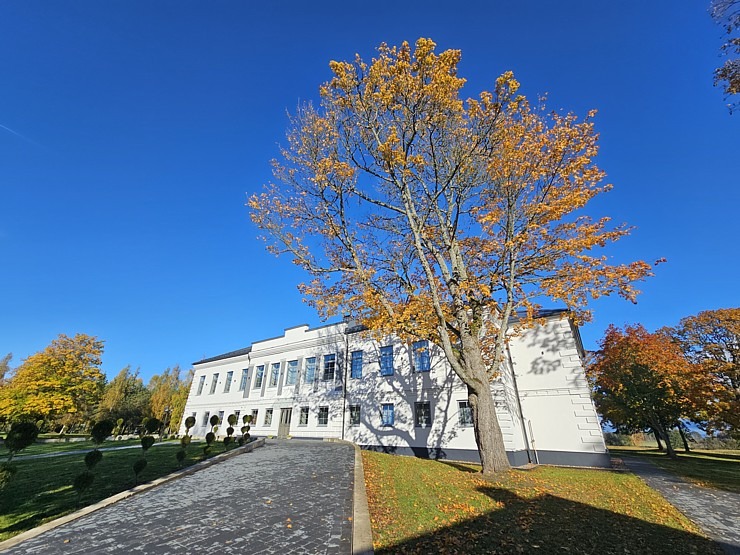 Apmeklējam Vārves muižas kompleksu Ventas krastā Ventspils novadā  Apmeklējam Vārves muižas kompleksu Ventas krastā Ventspils novadā 380035