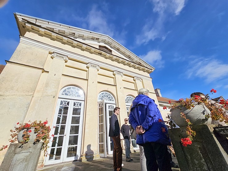 Iepazīstam klasicisma stila Jaunauces pili Saldus novadā 380232