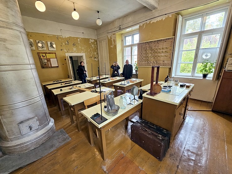 Iepazīstam klasicisma stila Jaunauces pili Saldus novadā 380268