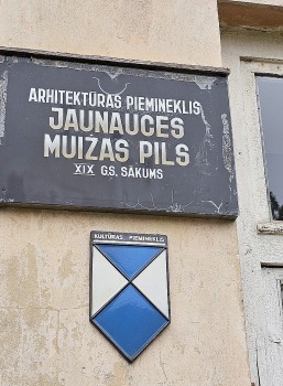 Iepazīstam klasicisma stila Jaunauces pili Saldus novadā 3