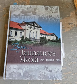 Iepazīstam klasicisma stila Jaunauces pili Saldus novadā 54