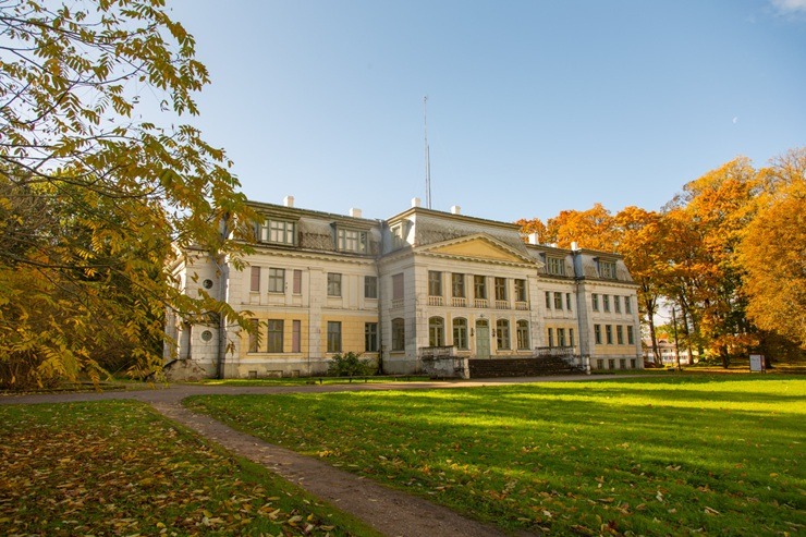 Dobeles novada Auce saposusies rudens krāsās 380289