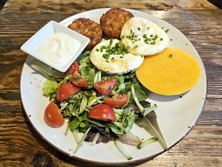 Travelnews.lv divas naktis nakšņo Kuldīgas dizaina viesnīcas « Sīmanis » apartamentos 380307