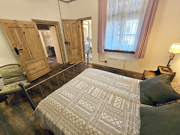 Travelnews.lv divas naktis nakšņo Kuldīgas dizaina viesnīcas « Sīmanis » apartamentos 380301