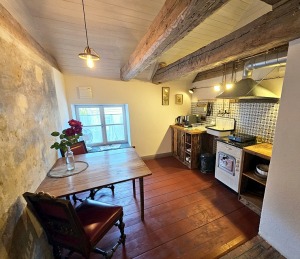 Travelnews.lv divas naktis nakšņo Kuldīgas dizaina viesnīcas « Sīmanis » apartamentos 6