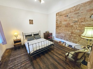 Travelnews.lv divas naktis nakšņo Kuldīgas dizaina viesnīcas « Sīmanis » apartamentos 7