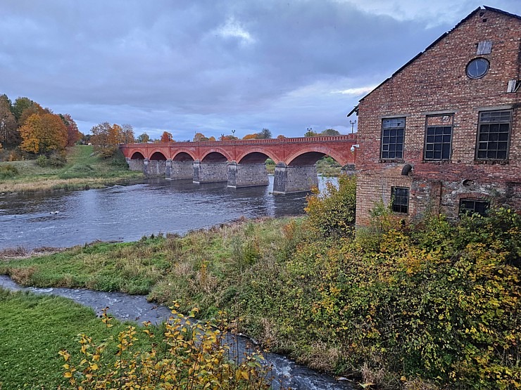 Pēcpusdienas pastaigā iepazīstam UNESCO Pasaules mantojuma sarakstā iekļauto Kuldīgu 380485