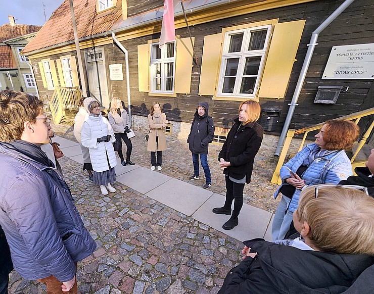 Pēcpusdienas pastaigā iepazīstam UNESCO Pasaules mantojuma sarakstā iekļauto Kuldīgu 380505