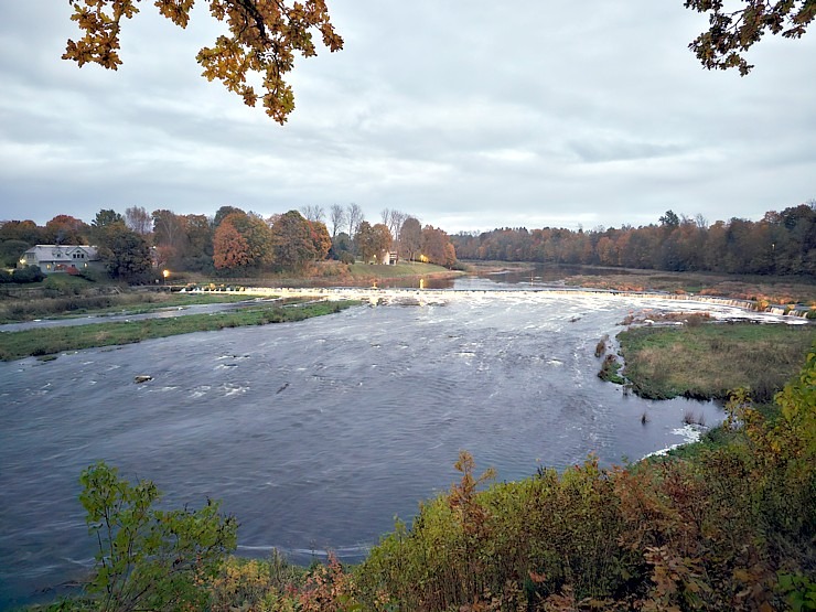 Pēcpusdienas pastaigā iepazīstam UNESCO Pasaules mantojuma sarakstā iekļauto Kuldīgu 380510